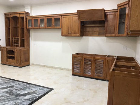 Thiết kế kệ bếp gỗ tự nhiên theo yêu cầu – Tối ưu không gian
