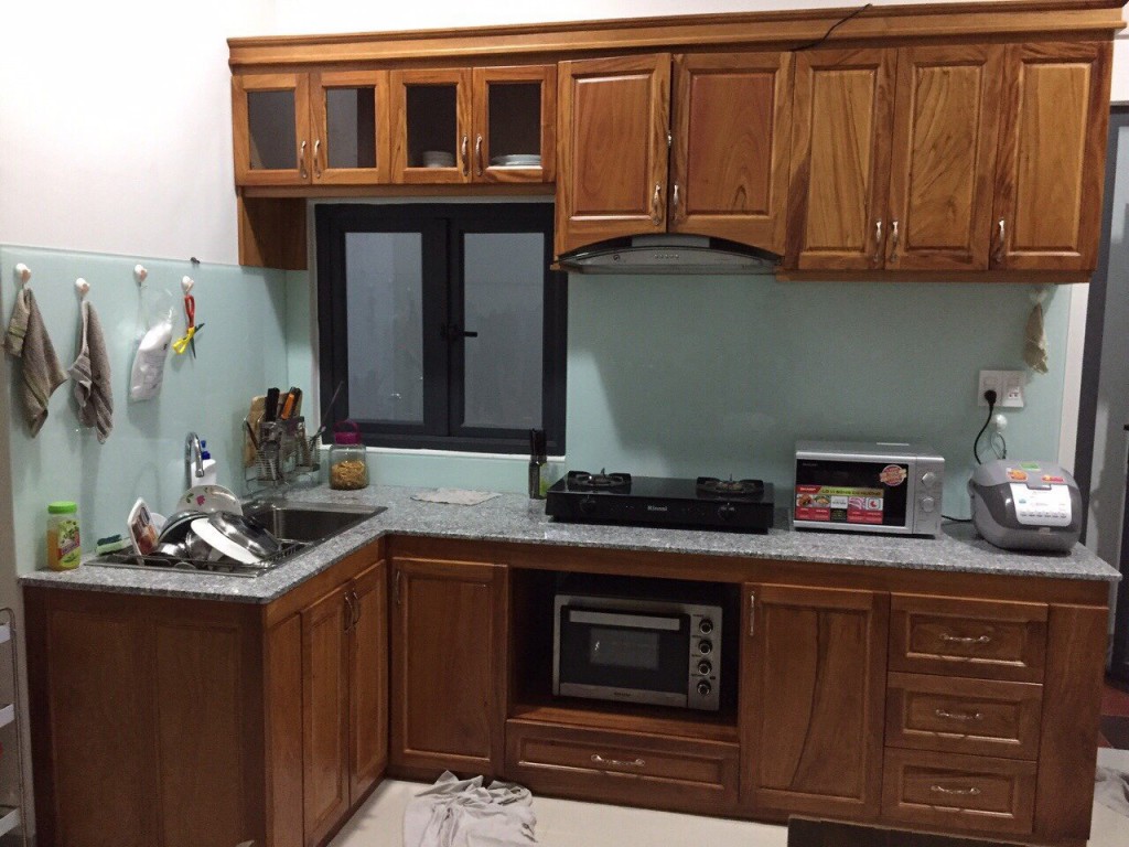 Kệ bếp gỗ tự nhiên