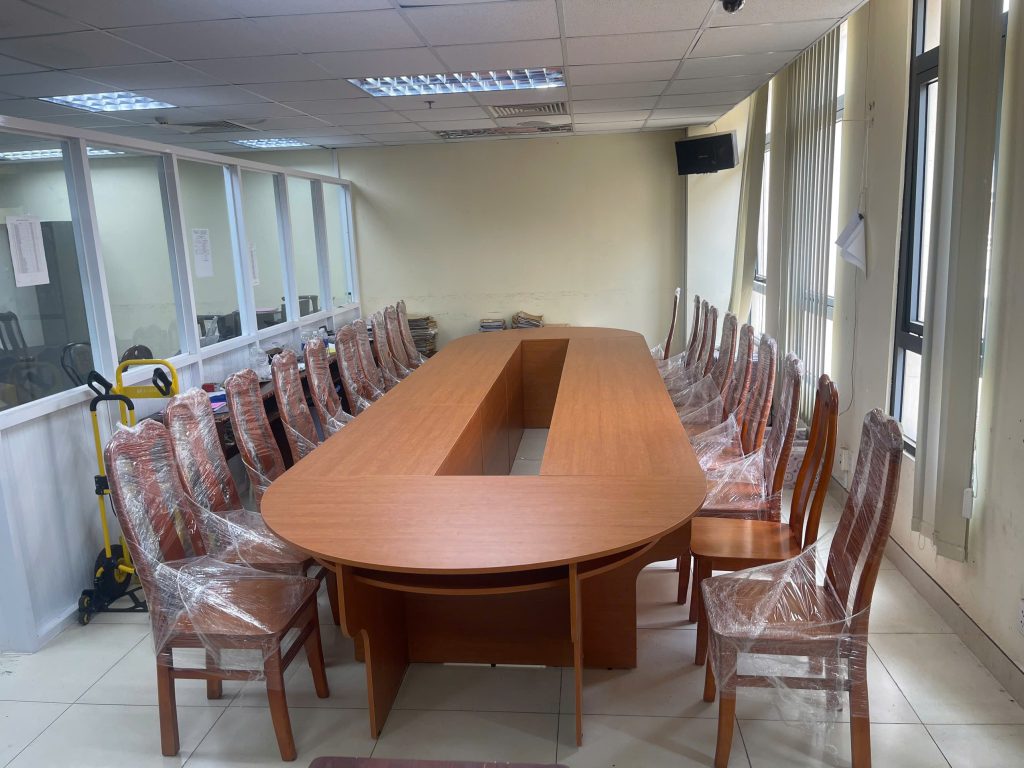 Bàn họp hội trường lớn