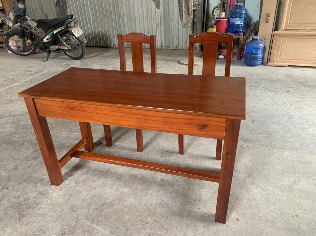 Bộ bàn ghế học sinh gỗ tràm bông vàng (1)