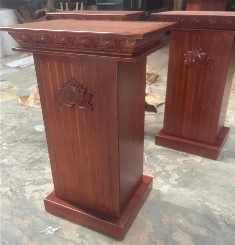 Bục tượng Bác gỗ cao su phủ xoan (1)