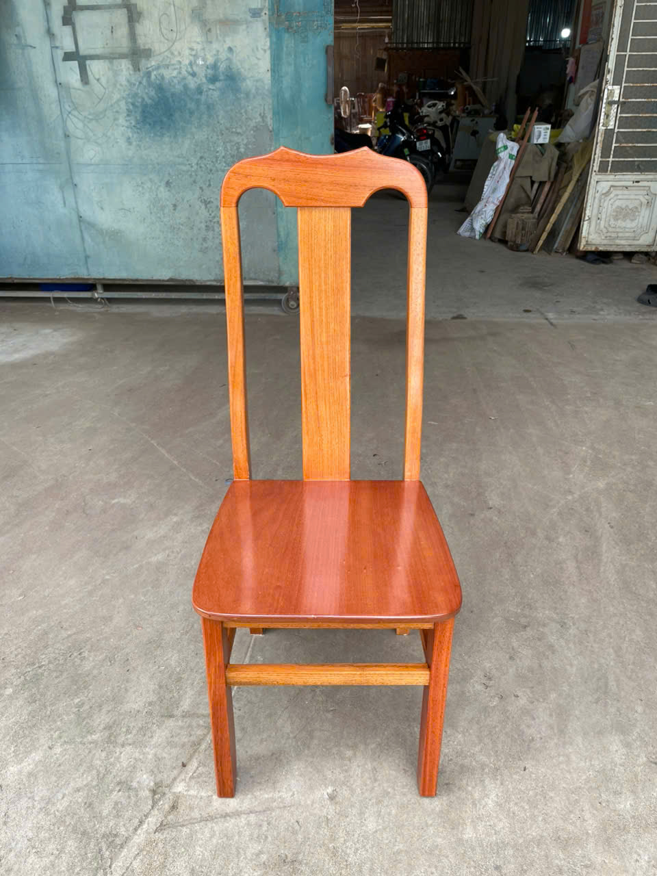 Ghế hội trường gỗ xăm xe