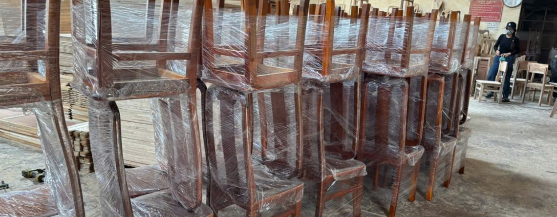 Giao bộ bàn ghế hội trường cho THPT nội trú Ninh Thuận