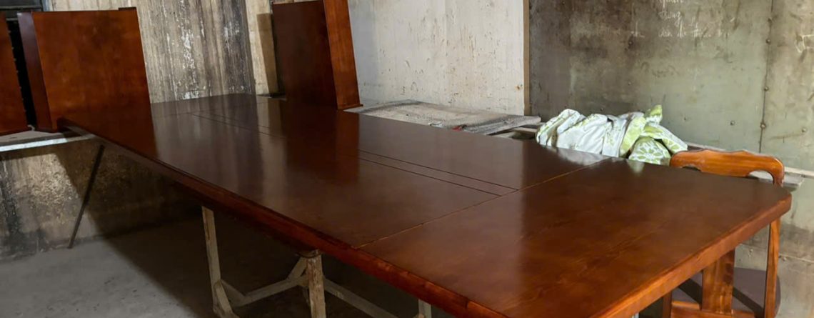 Bàn họp siêu dài gỗ sồi, mặt veneer giao khách hàng sân bay Phan Thiết