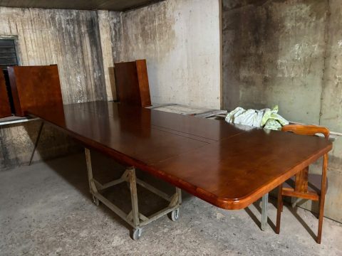 Bàn họp siêu dài gỗ sồi, mặt veneer giao khách hàng sân bay Phan Thiết