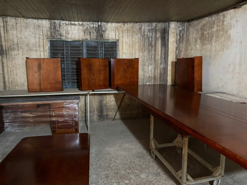 Bàn họp siêu dài gỗ sồi, mặt veneer (3)