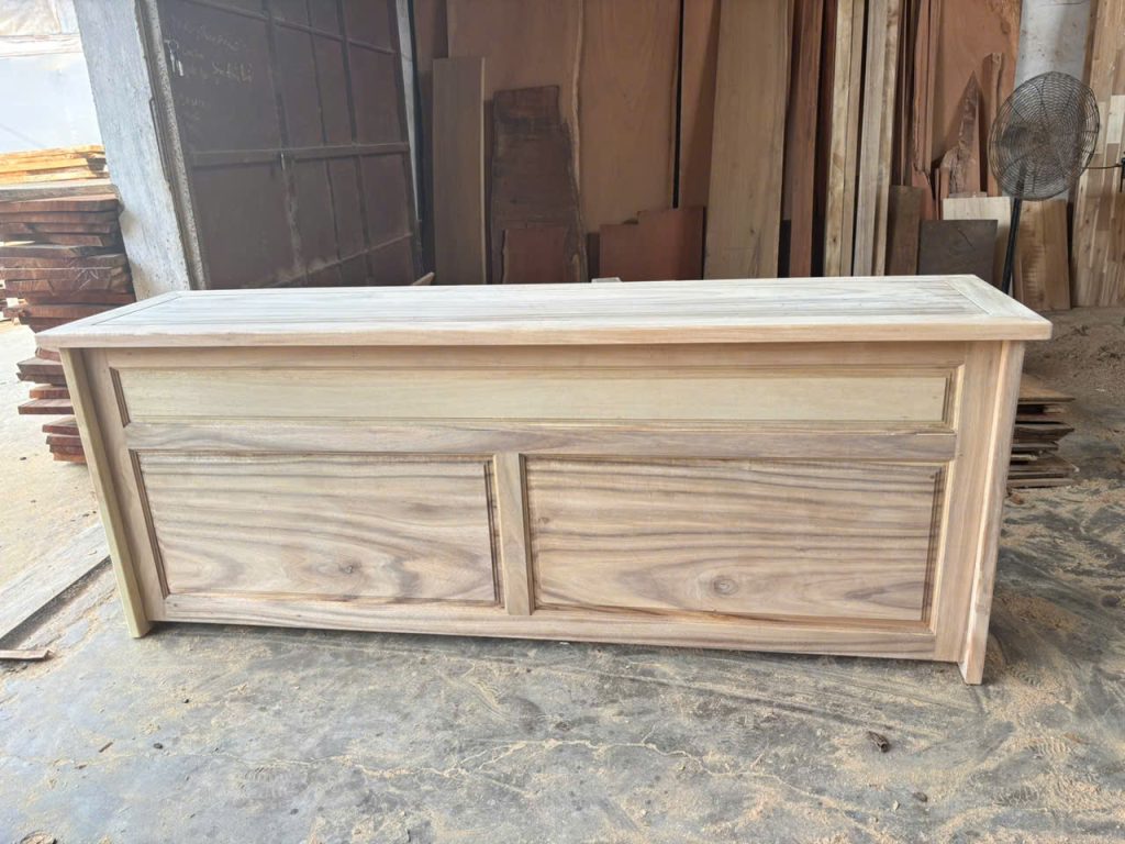 Bàn họp gỗ tràm bông vàng