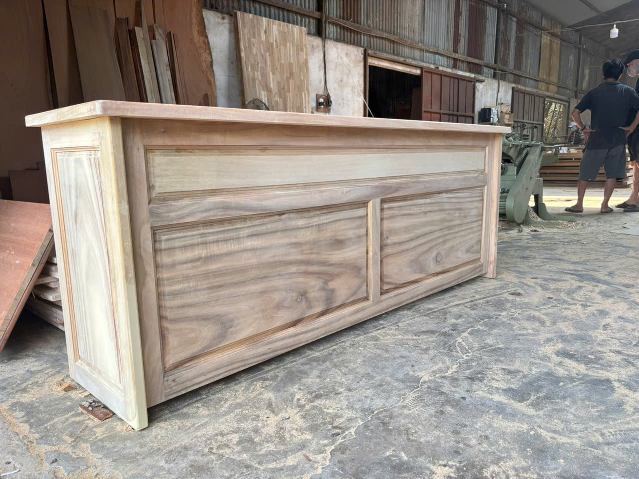 Bàn họp gỗ tràm bông vàng 2