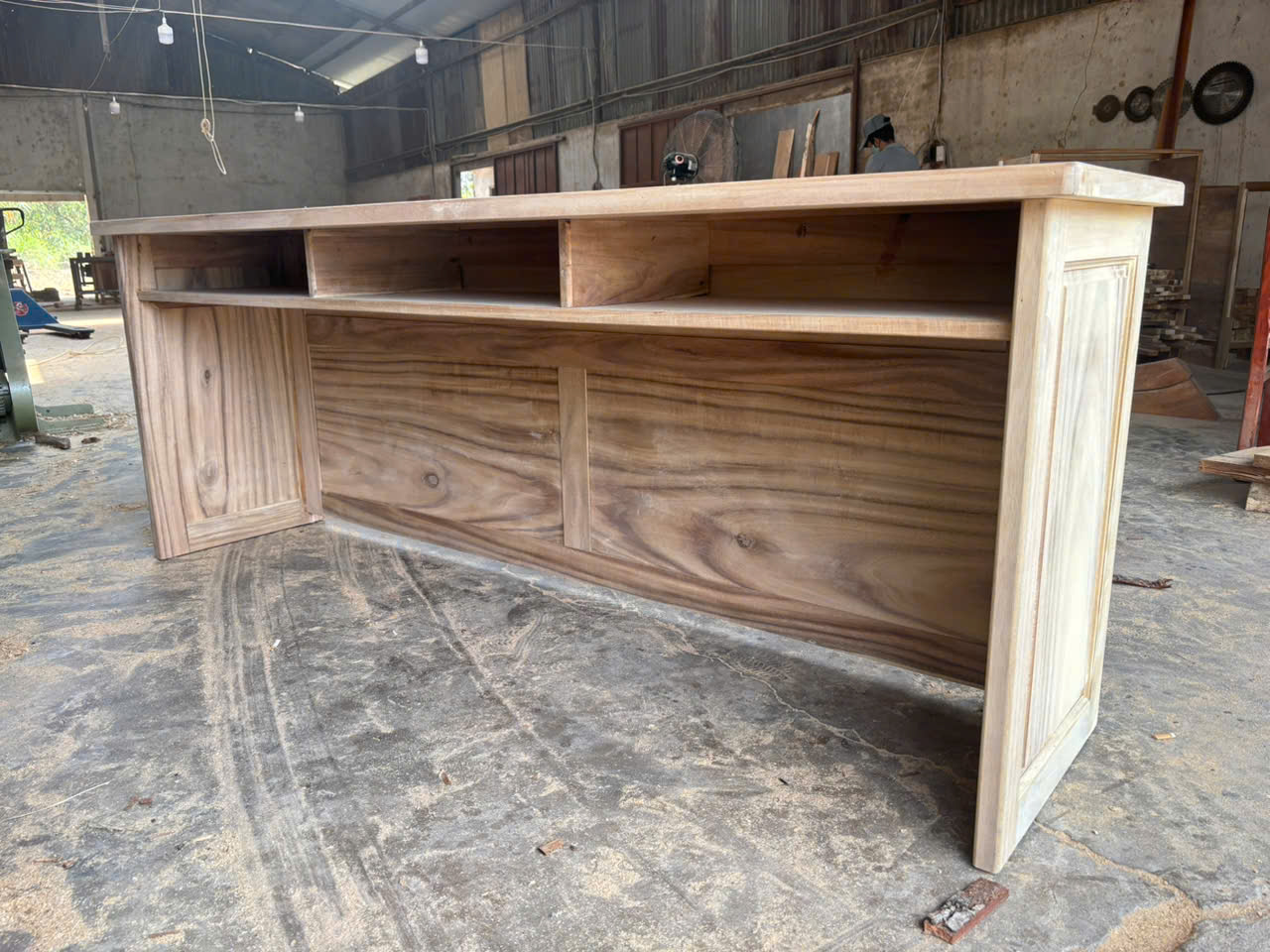 Bàn họp gỗ tràm bông vàng 5