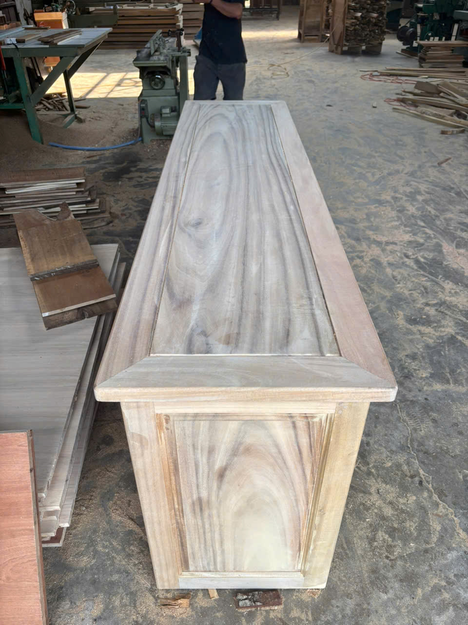 Bàn họp gỗ tràm bông vàng 2