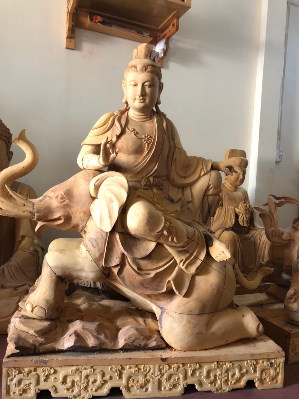 Gia công tượng gỗ