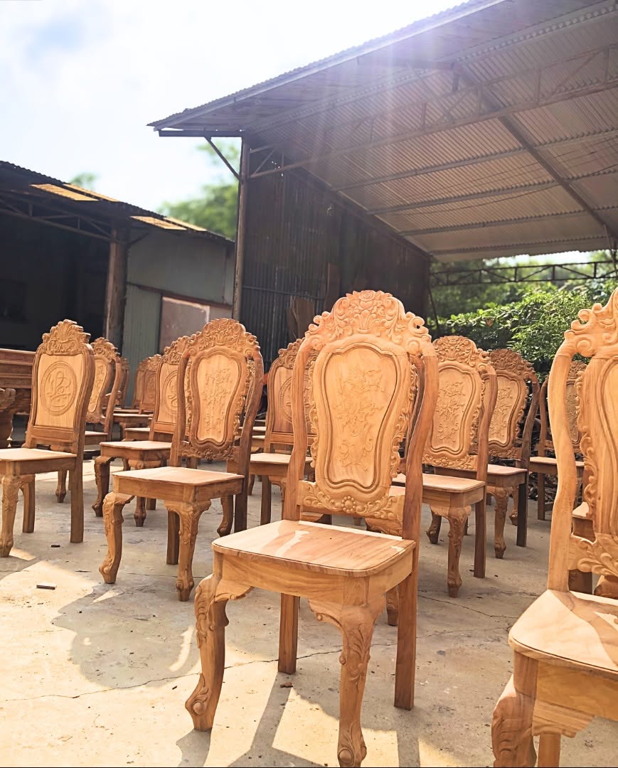 bàn ăn gỗ cho khách vip
