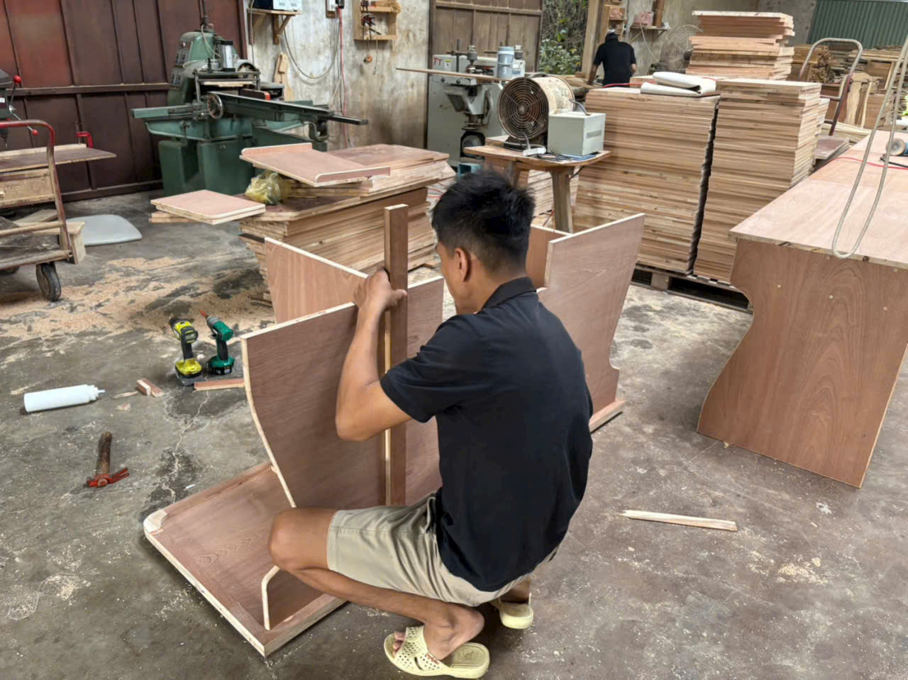 gia công bàn họp cho hội trường