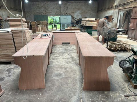 gia công bàn họp cho phòng lớn