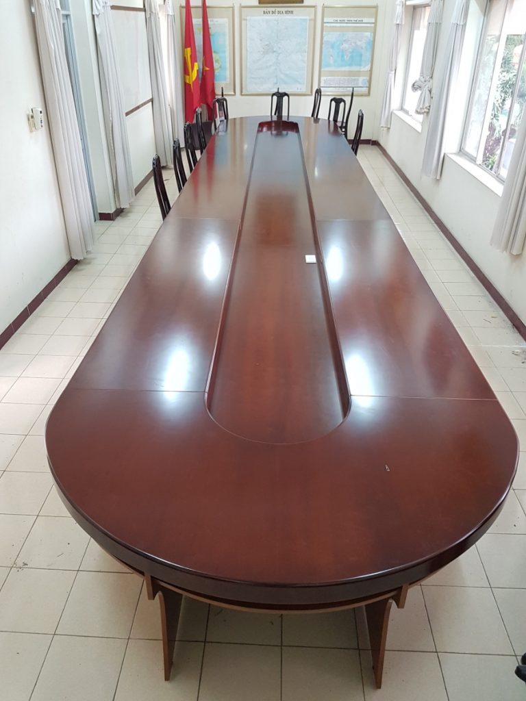 Bàn Họp Oval Gỗ Tự Nhiên Cao Cấp - Nội Thất Hố Nai